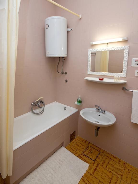 Apartments Dr. Vlasic Podstrana Room photo
